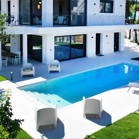 וילה Mandarini Luxury 5 Bedrooms 12 Guests פפקוהורי