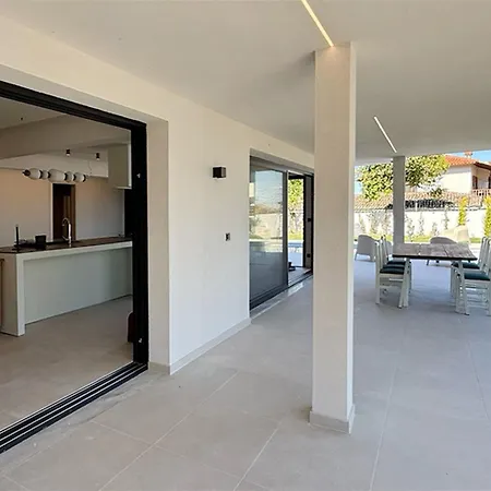 Mandarini Luxury 5 Bedrooms 12 Guests פפקוהורי