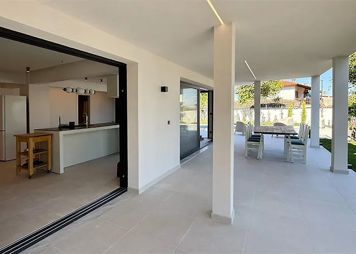 Mandarini Luxury 5 Bedrooms 12 Guests 佩科霍里