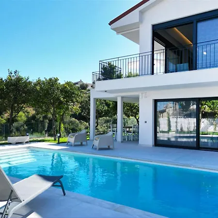 Mandarini Luxury 5 Bedrooms 12 Guests Villa Pefkochori